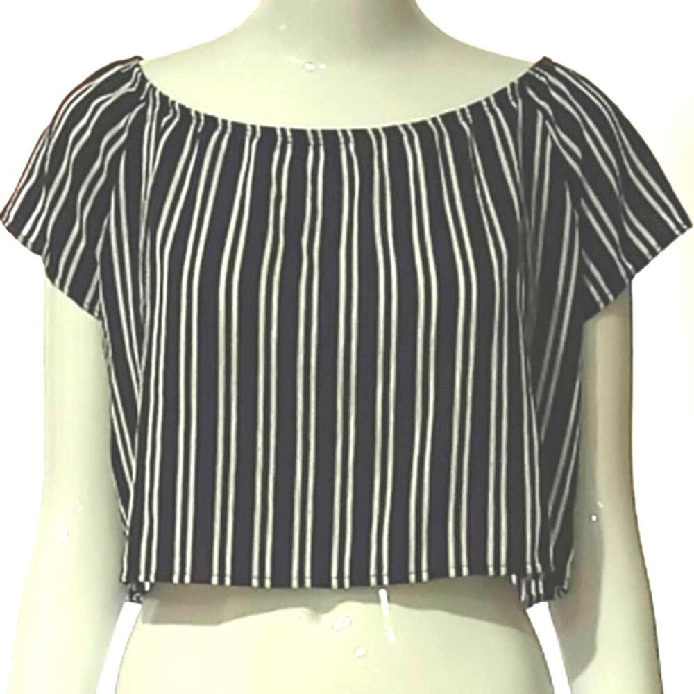 NWOT ARABELLA CROPPED TOP SIZE LARGE